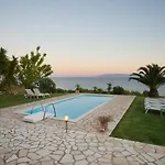 Villa Trapezaki Villas, Seafront