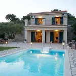 Trapezaki Villas, Seafront Villa *
