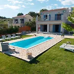 וילה Trapezaki Villas, Seafront טרפזאקי