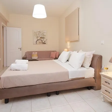 Trapezaki Villas, Seafront