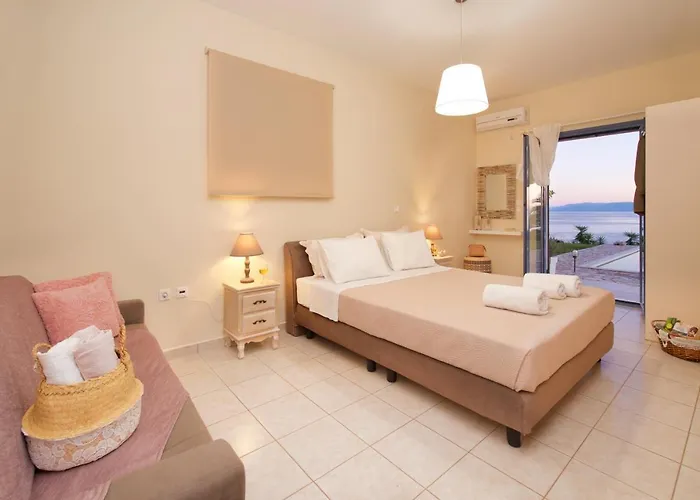 Trapezaki Villas, Seafront Villa *