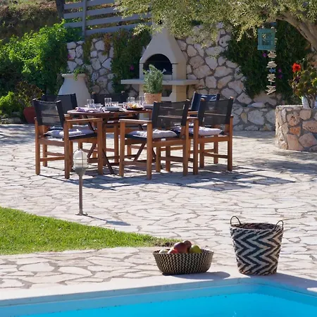 Trapezaki Villas, Seafront