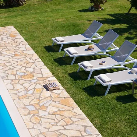 Trapezaki Villas, Seafront