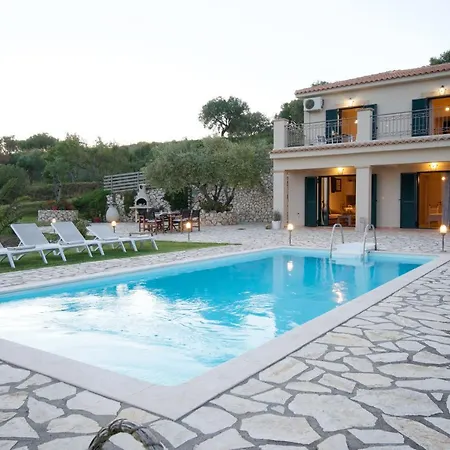 Trapezaki Villas, Seafront Villa *