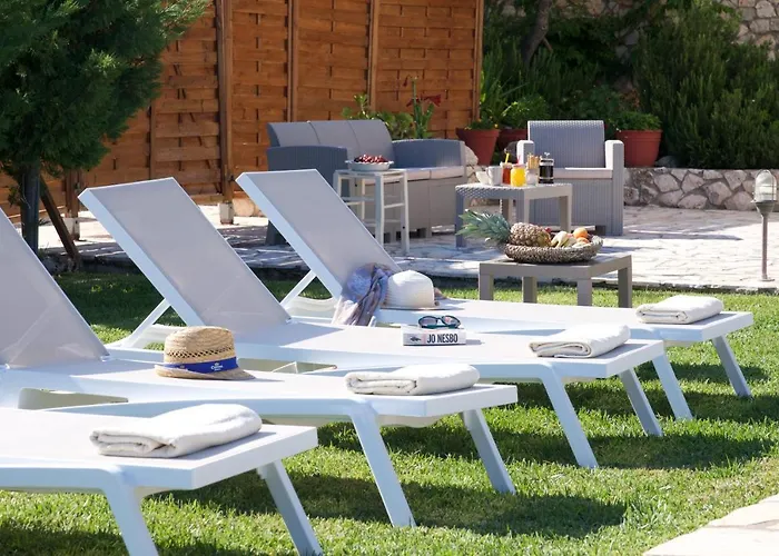Trapezaki Villas, Seafront Villa *